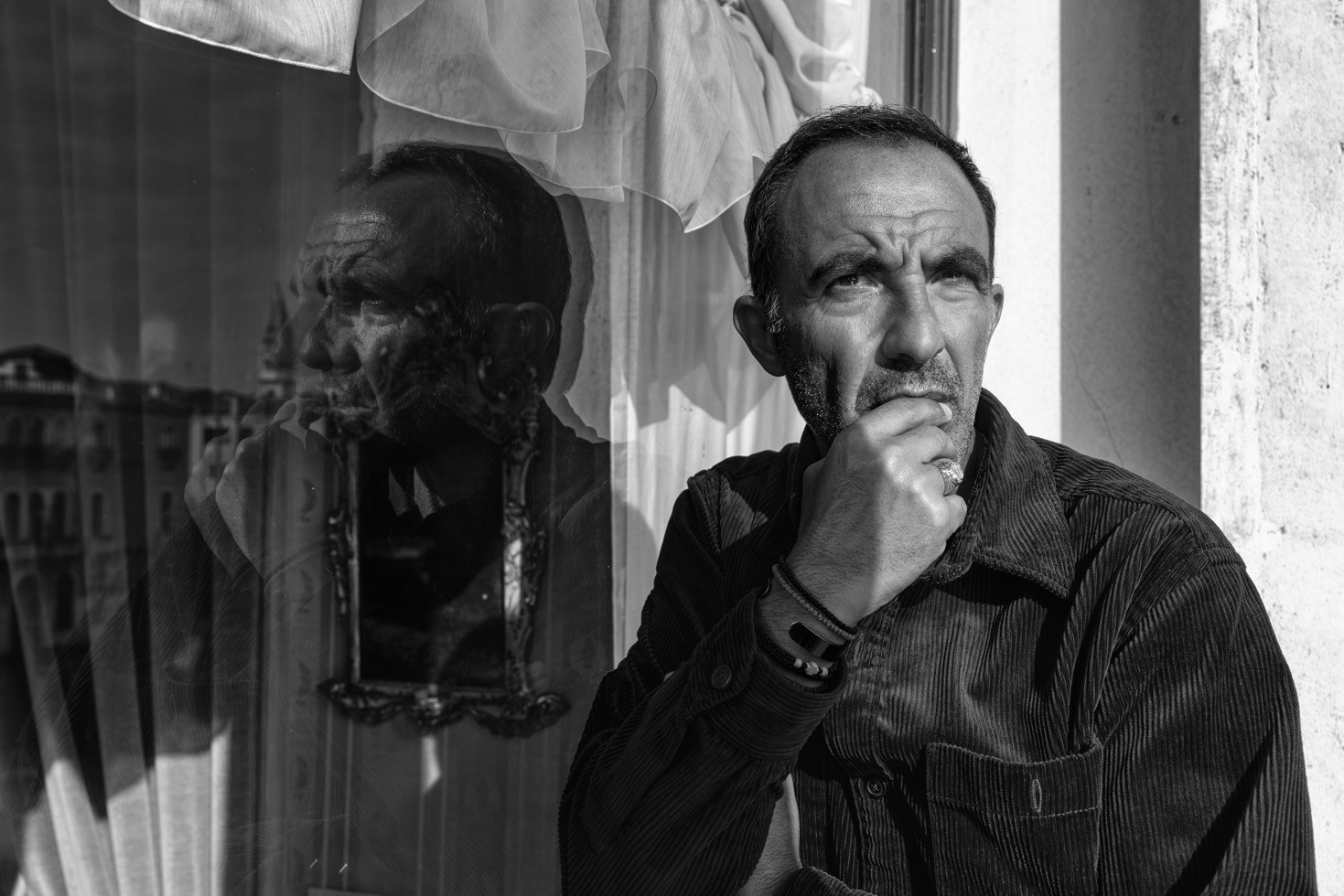 Ασπρόμαυρη φωτογραφία από την έκθεση «Η Ελληνική Ψυχή» του Νίκου Αλιάγα